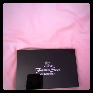 A Fanta sea eye shadow palette
